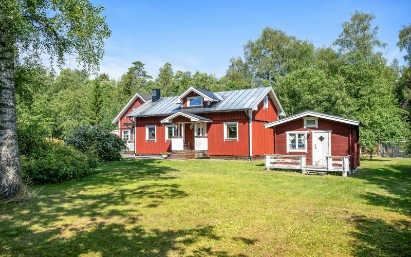 Ljudisolerat, kittning & renovering av träfönster till villaägare. Björklinge, Ramsjö
